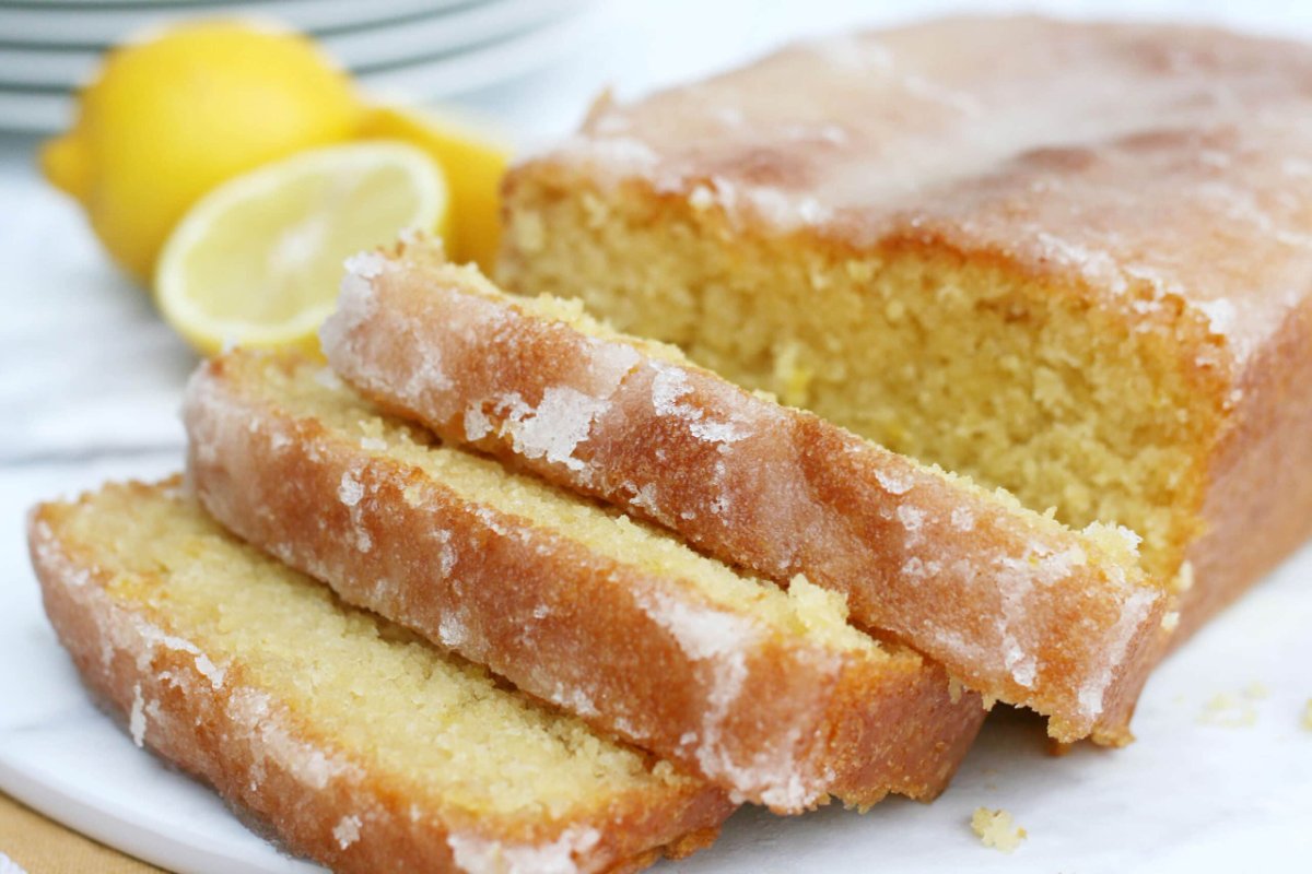 Zitronenkuchen mit Zitronensirup